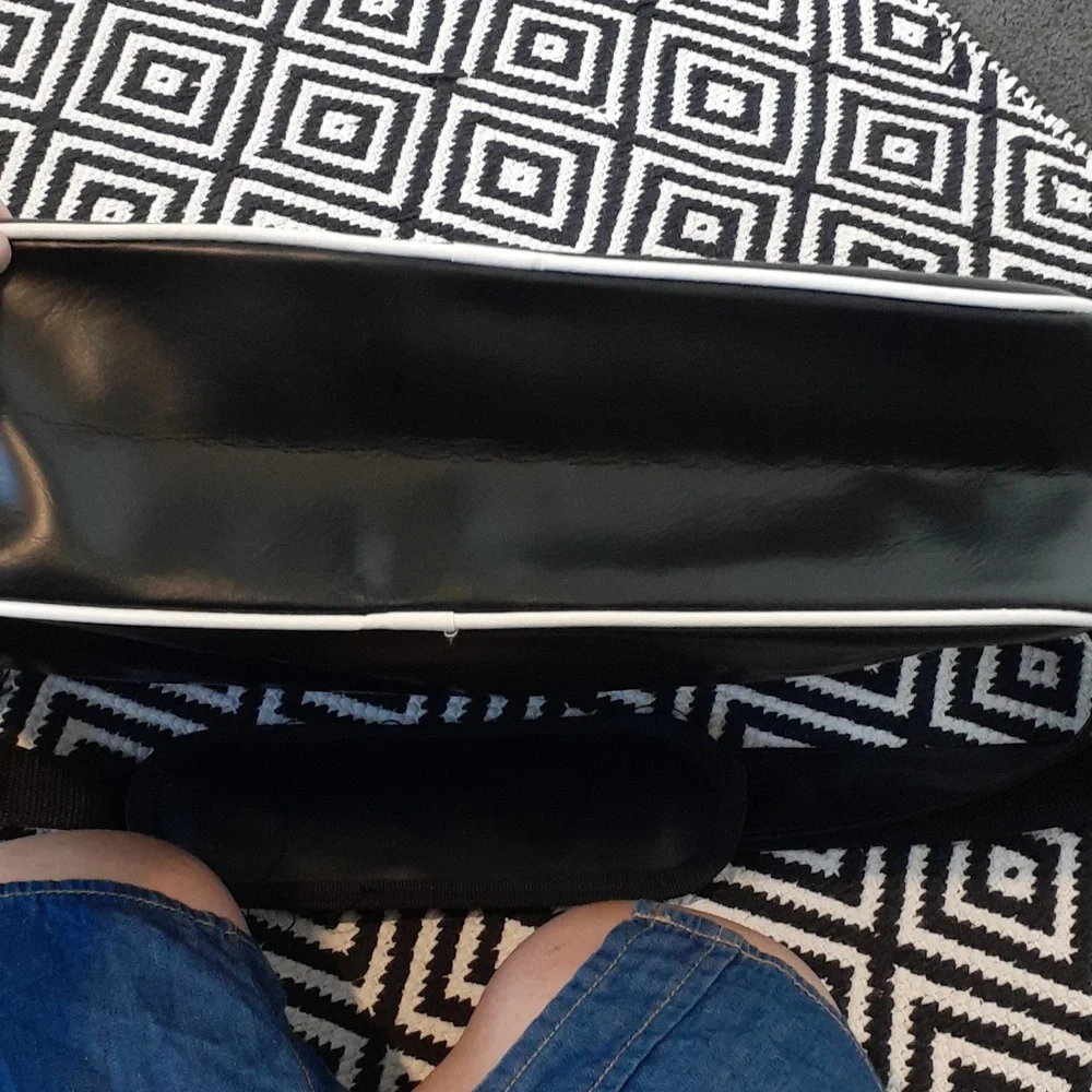 I love London black shouder large leather bag - Picture 6 of 10